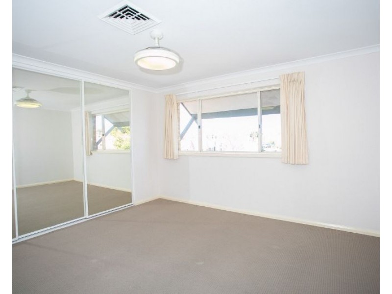 27 Lakefront Circle, The Vines WA 6069