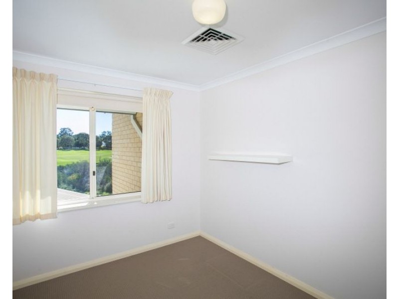 27 Lakefront Circle, The Vines WA 6069