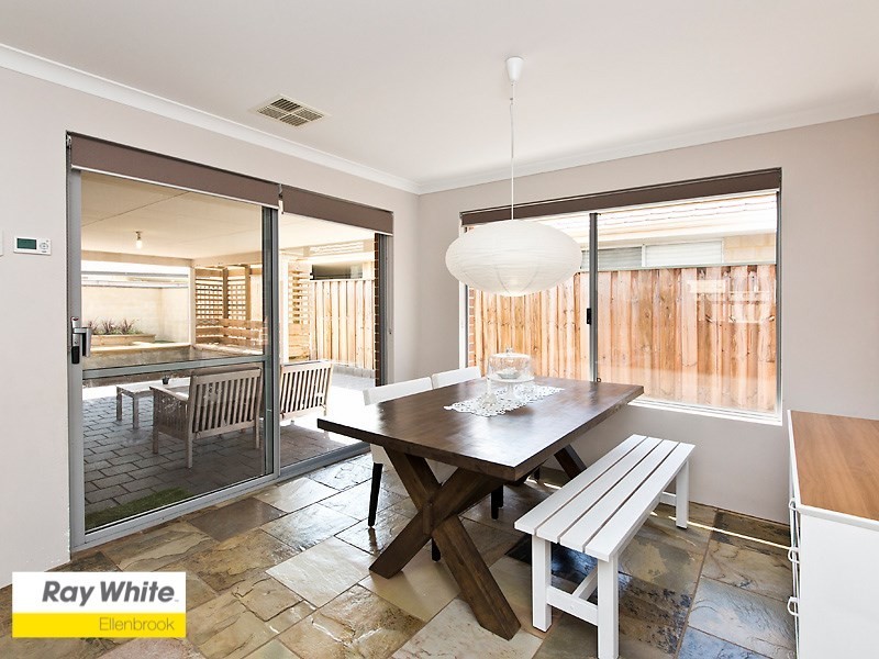 35 Pineroo Terrace, Ellenbrook WA 6069