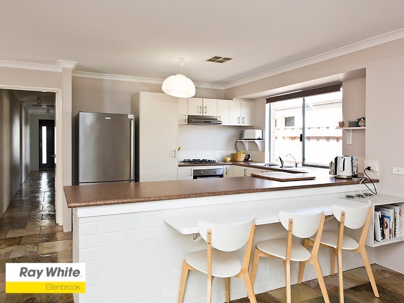 35 Pineroo Terrace, Ellenbrook WA 6069