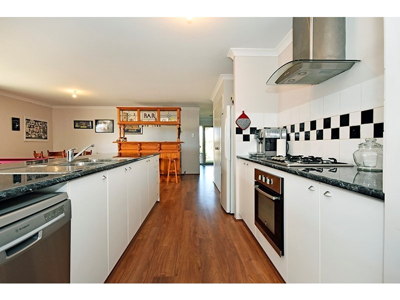 10 Lomas Circle, Ellenbrook WA 6069
