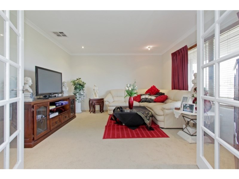 11 Anfield Crescent, Aveley WA 6069