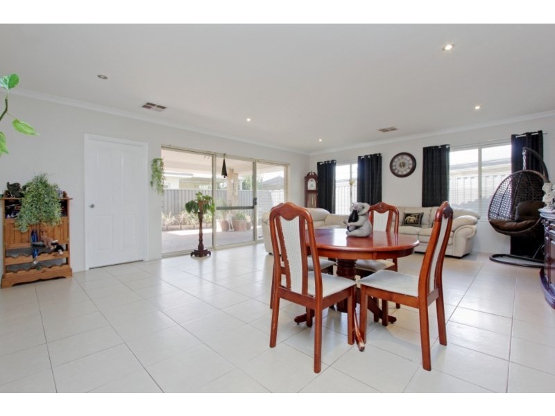 11 Anfield Crescent, Aveley WA 6069