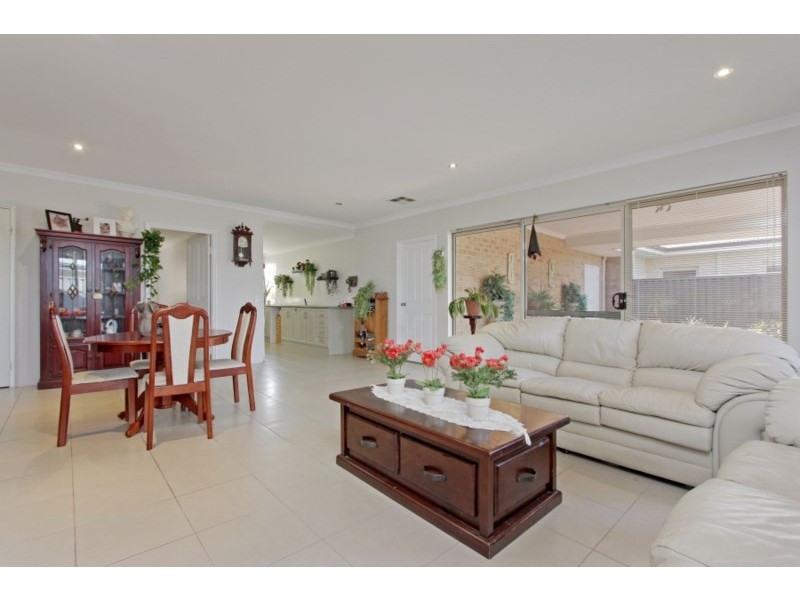 11 Anfield Crescent, Aveley WA 6069