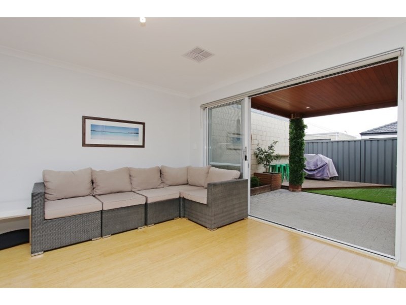 15 Donatti Retreat, Caversham WA 6055