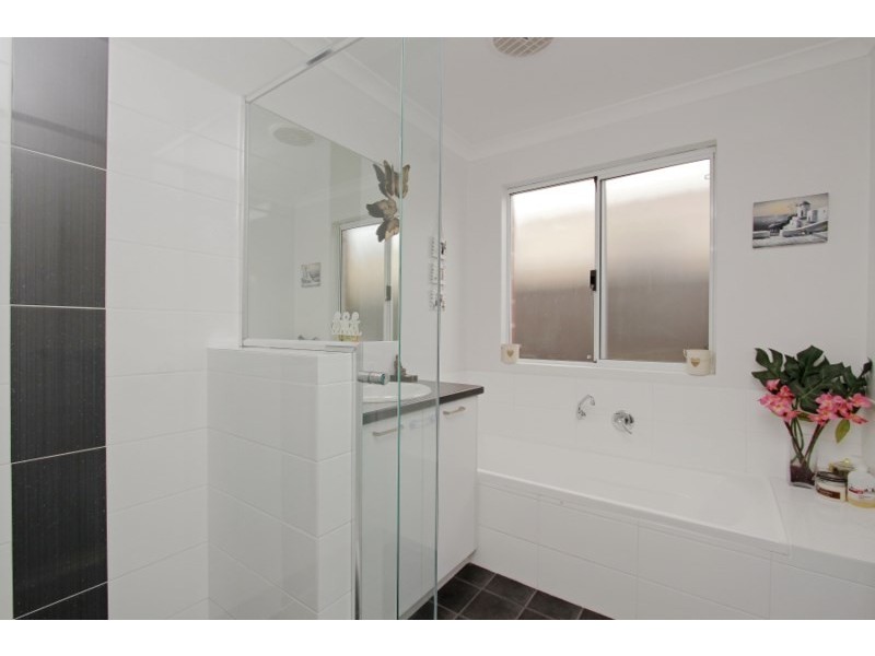 15 Donatti Retreat, Caversham WA 6055