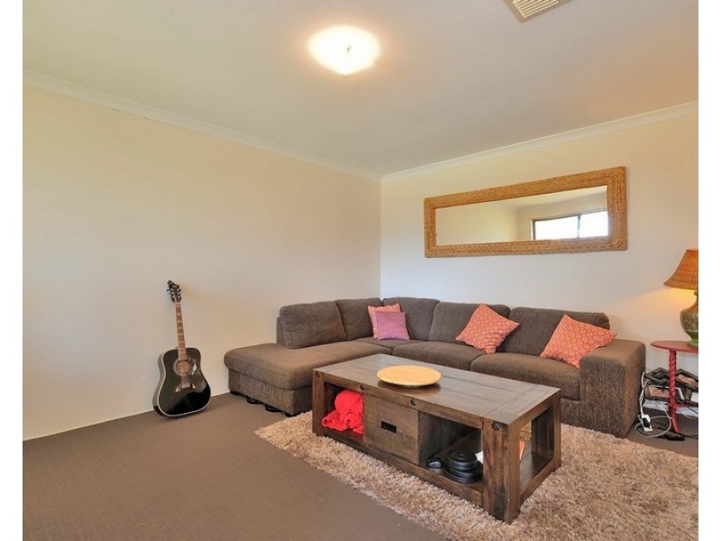 7 Cozens Road, Tapping WA 6065