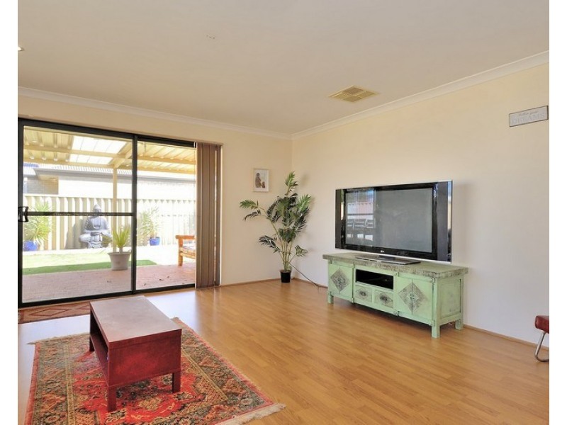 7 Cozens Road, Tapping WA 6065