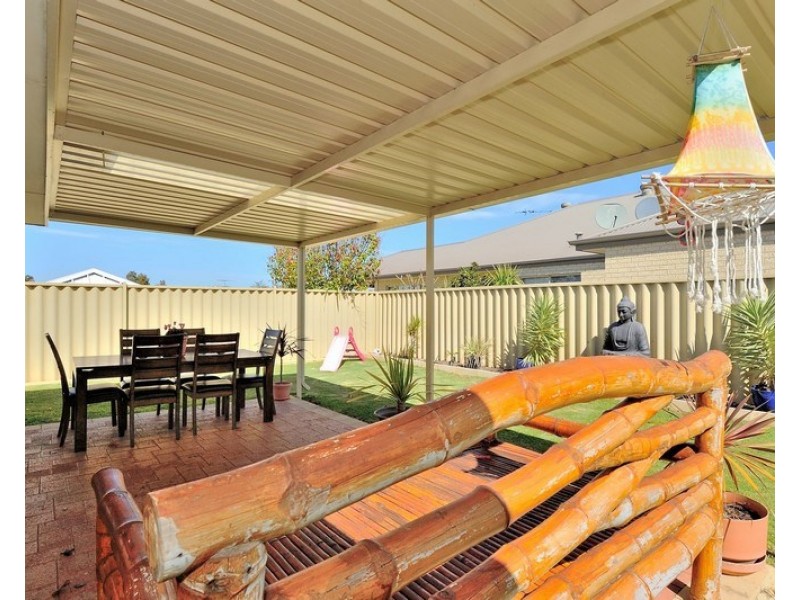 7 Cozens Road, Tapping WA 6065