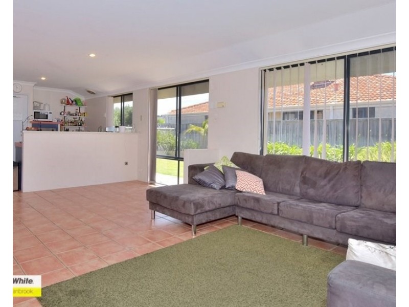 2 Vaucluse Crescent, Ellenbrook WA 6069