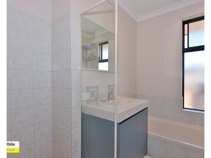 2 Vaucluse Crescent, Ellenbrook WA 6069