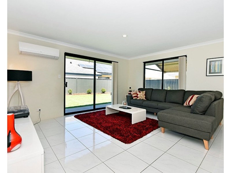 1 Leader Pass, Ellenbrook WA 6069