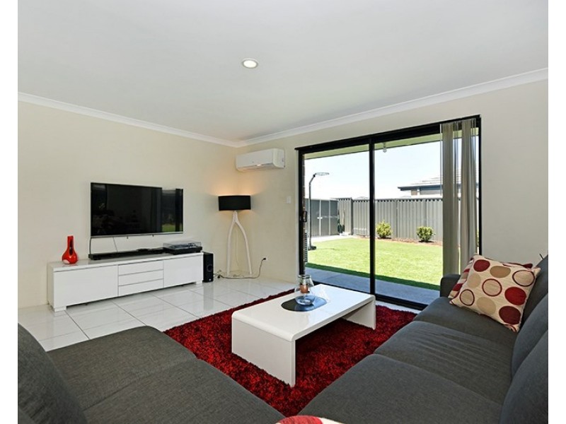 1 Leader Pass, Ellenbrook WA 6069