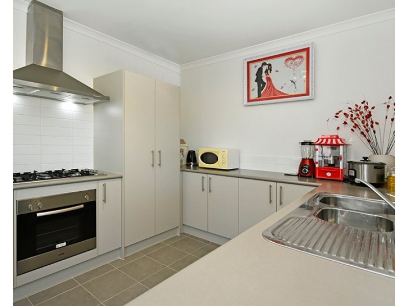 2/16 Dulegal Way, Aveley WA 6069