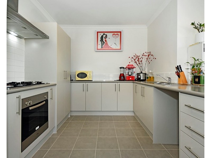 2/16 Dulegal Way, Aveley WA 6069