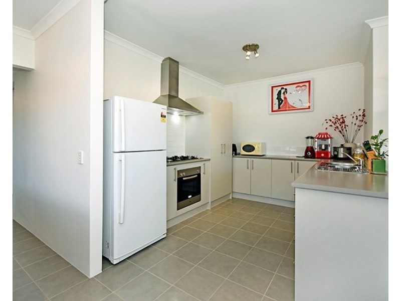 2/16 Dulegal Way, Aveley WA 6069