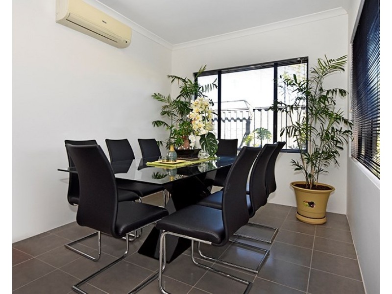 2/16 Dulegal Way, Aveley WA 6069