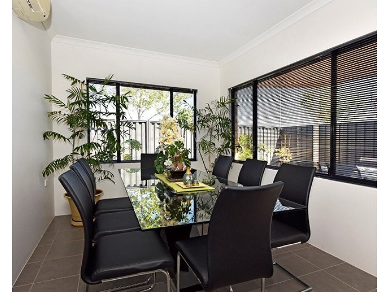 2/16 Dulegal Way, Aveley WA 6069