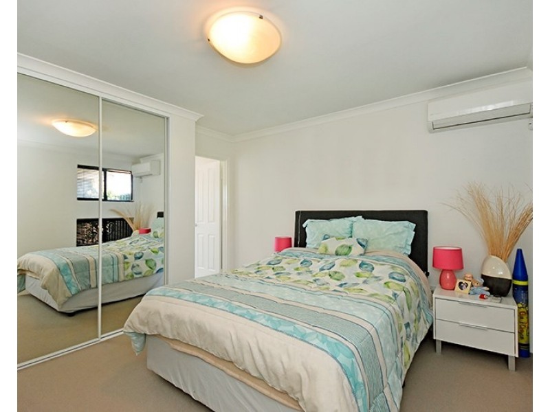 2/16 Dulegal Way, Aveley WA 6069
