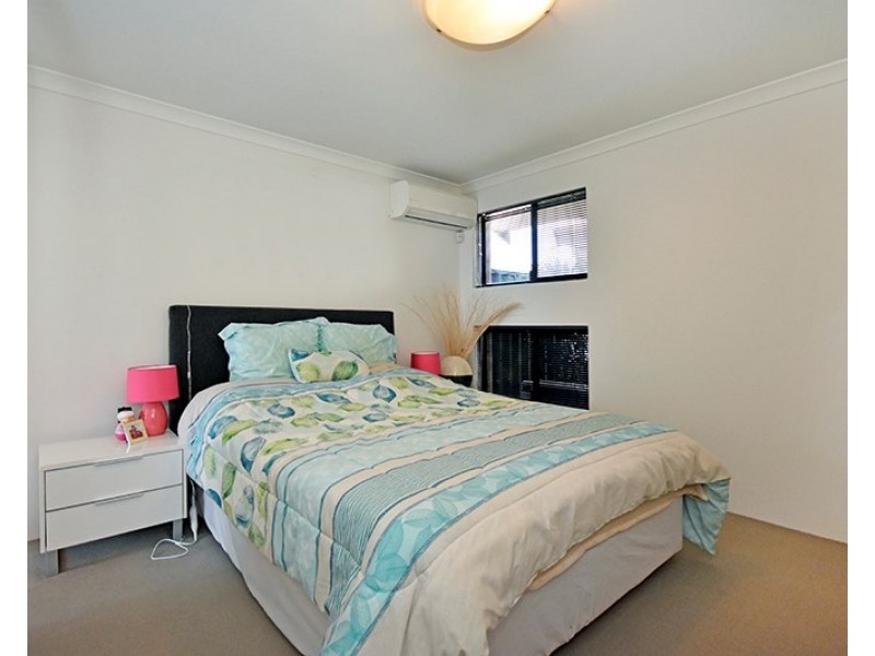 2/16 Dulegal Way, Aveley WA 6069