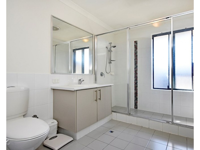 2/16 Dulegal Way, Aveley WA 6069