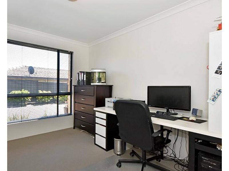 2/16 Dulegal Way, Aveley WA 6069