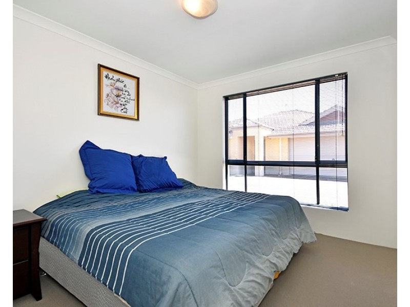 2/16 Dulegal Way, Aveley WA 6069