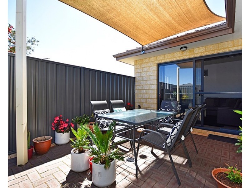 2/16 Dulegal Way, Aveley WA 6069