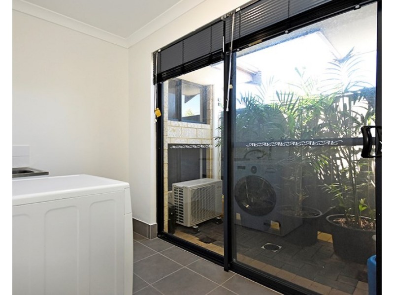 2/16 Dulegal Way, Aveley WA 6069