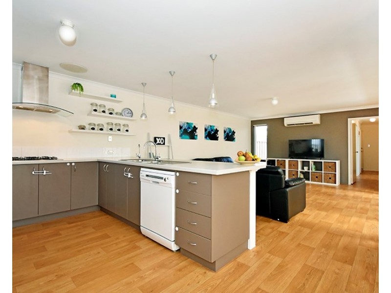 32 Brixton Crescent, Ellenbrook WA 6069