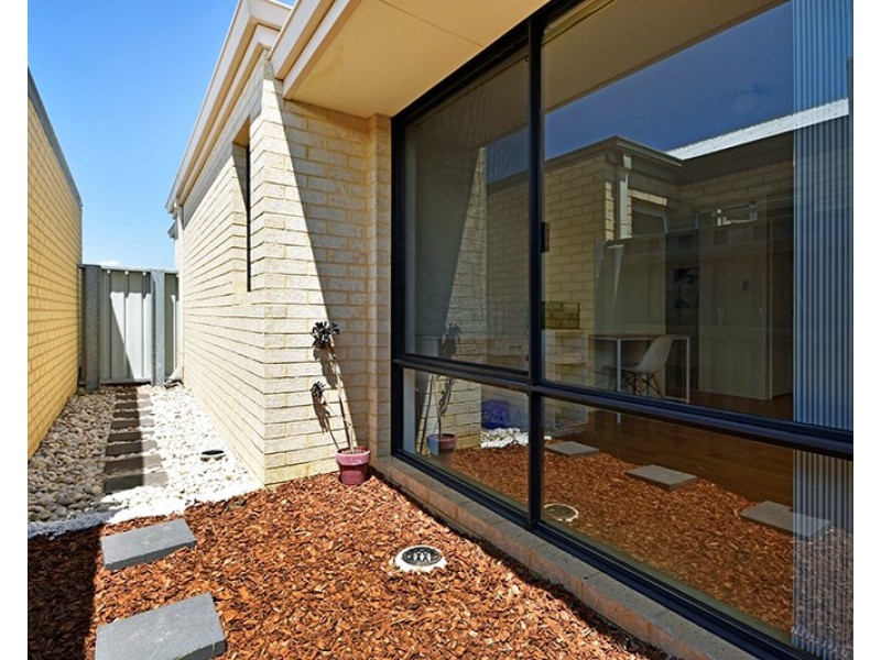 32 Brixton Crescent, Ellenbrook WA 6069