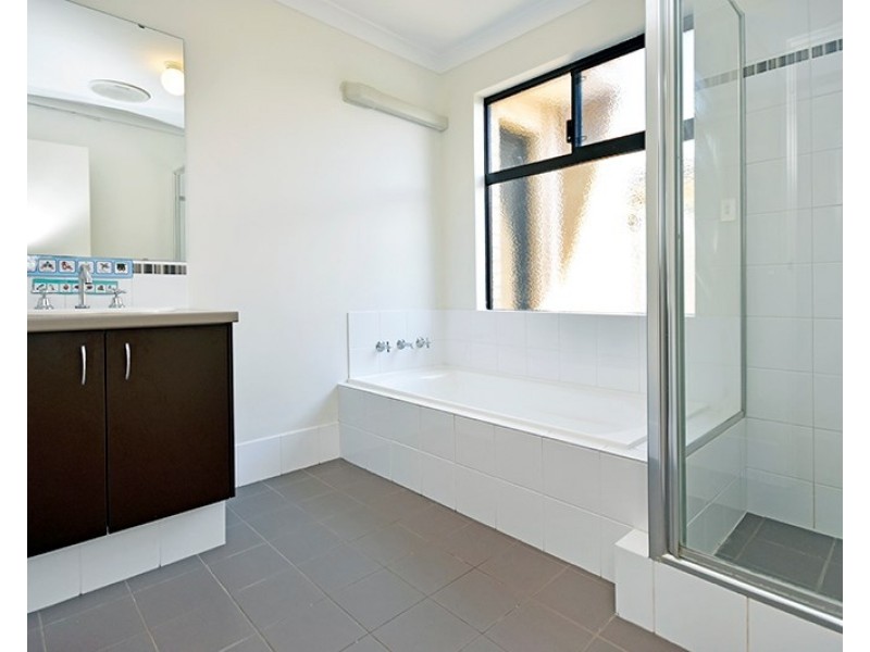 32 Brixton Crescent, Ellenbrook WA 6069