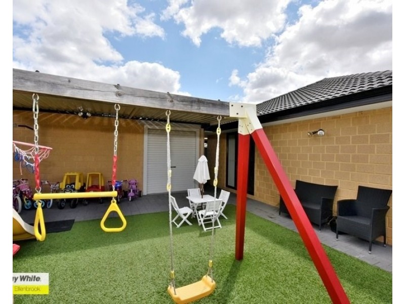 37 Duvall Parkway, Aveley WA 6069