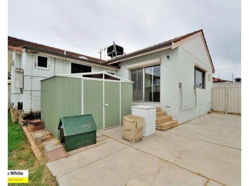 2 Cameron Street, Embleton WA 6062