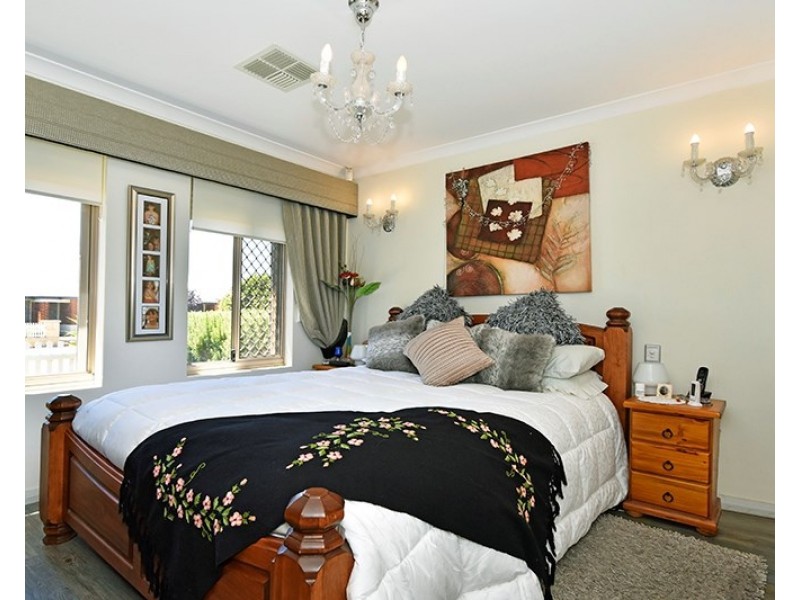 4 Westbrook Parade, Ellenbrook WA 6069