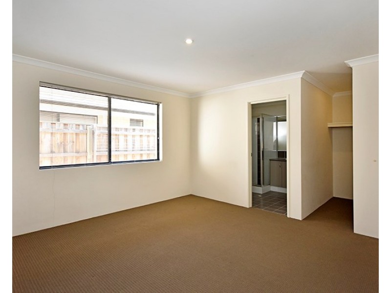 2/8 Evesham Drive, Ellenbrook WA 6069