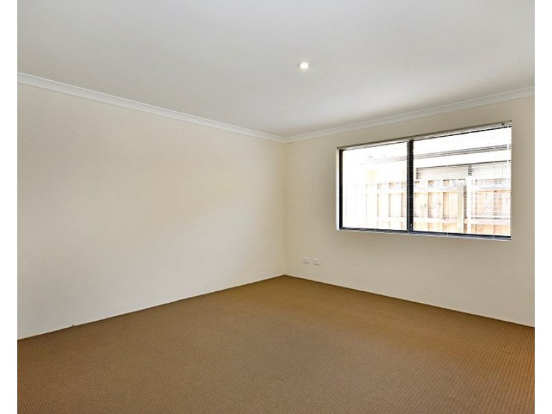2/8 Evesham Drive, Ellenbrook WA 6069
