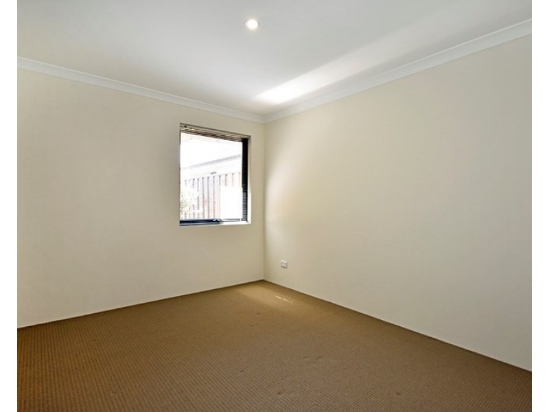 2/8 Evesham Drive, Ellenbrook WA 6069