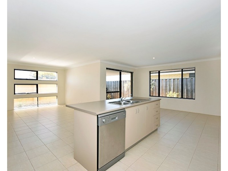 2/8 Evesham Drive, Ellenbrook WA 6069
