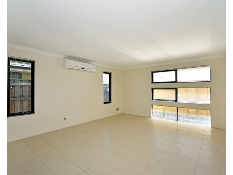 2/8 Evesham Drive, Ellenbrook WA 6069