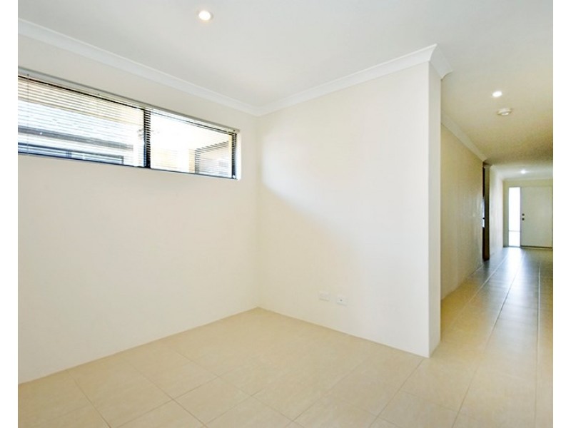 2/8 Evesham Drive, Ellenbrook WA 6069