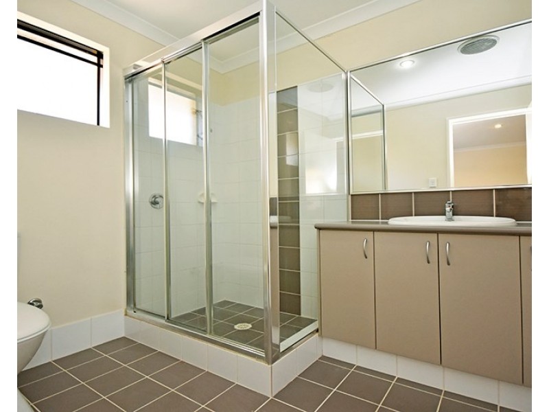 2/8 Evesham Drive, Ellenbrook WA 6069