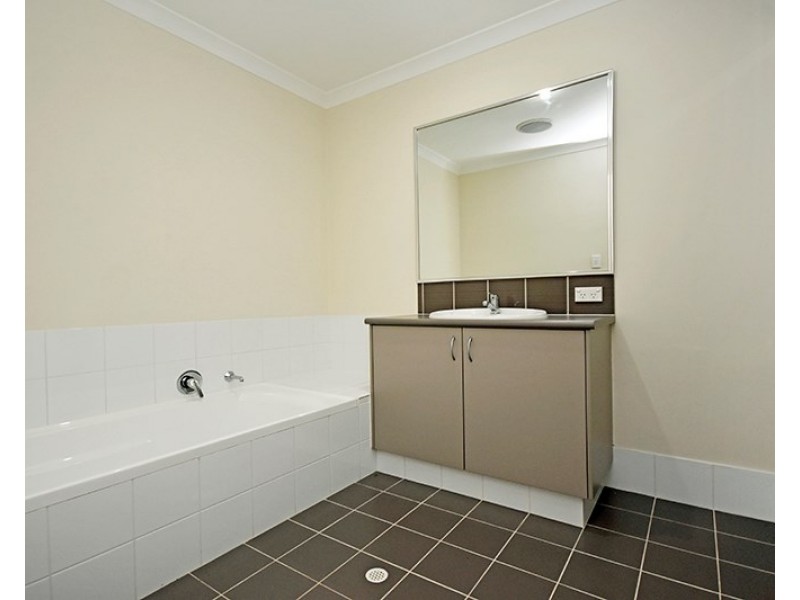 2/8 Evesham Drive, Ellenbrook WA 6069