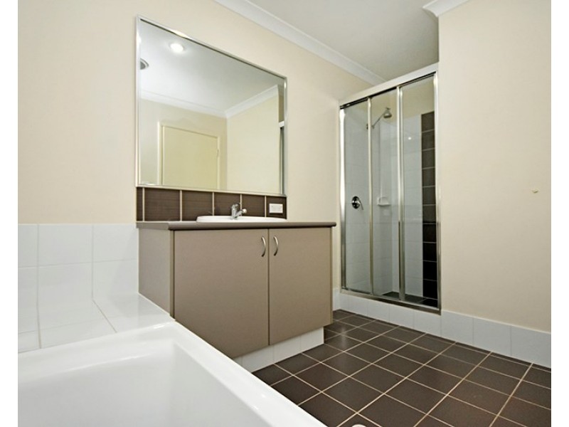 2/8 Evesham Drive, Ellenbrook WA 6069
