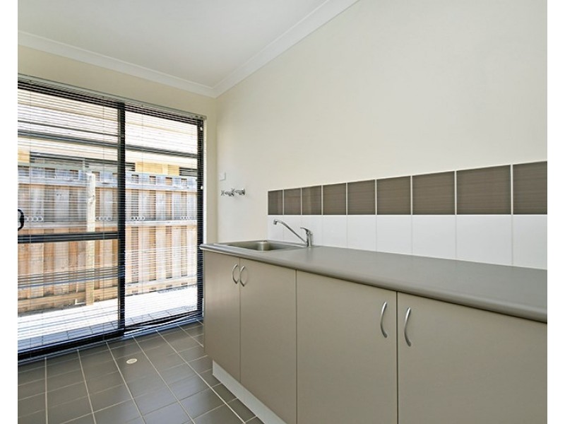 2/8 Evesham Drive, Ellenbrook WA 6069