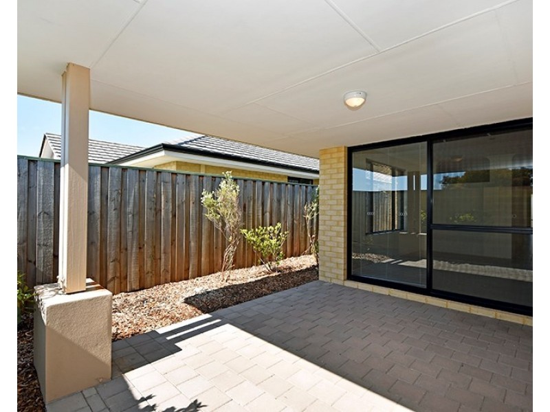 2/8 Evesham Drive, Ellenbrook WA 6069