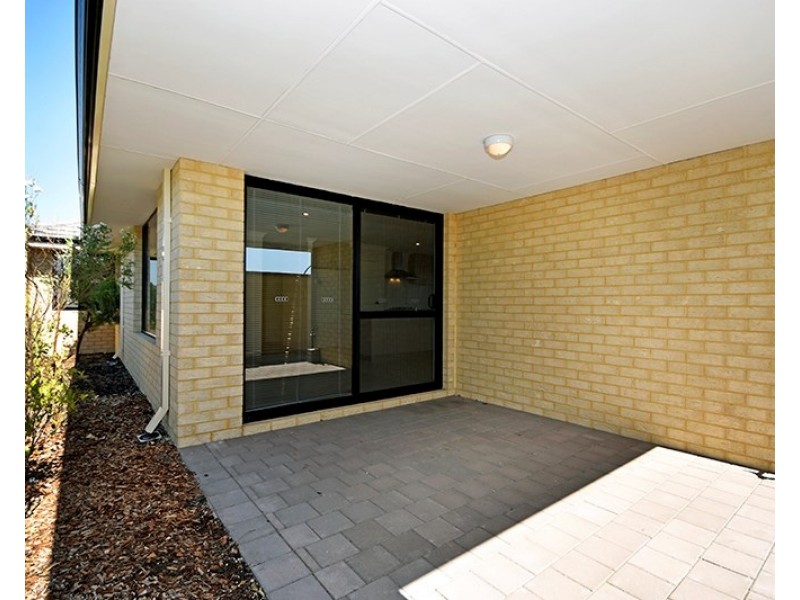 2/8 Evesham Drive, Ellenbrook WA 6069