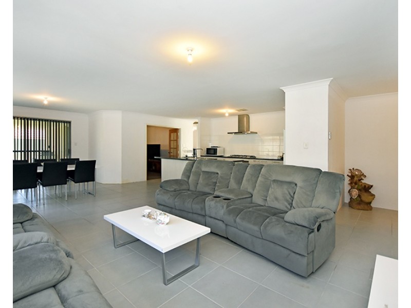 8 Farina Street, Aveley WA 6069