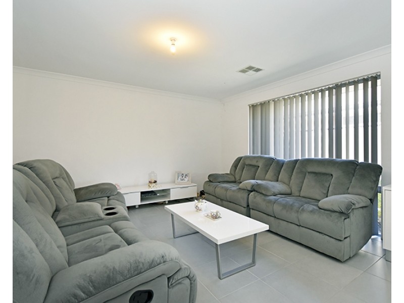 8 Farina Street, Aveley WA 6069