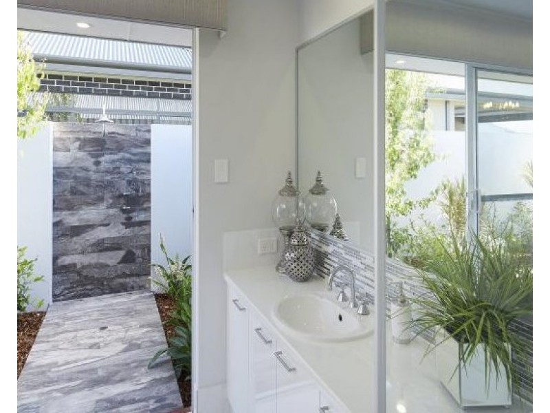 8 Horsenall Close, Ellenbrook WA 6069